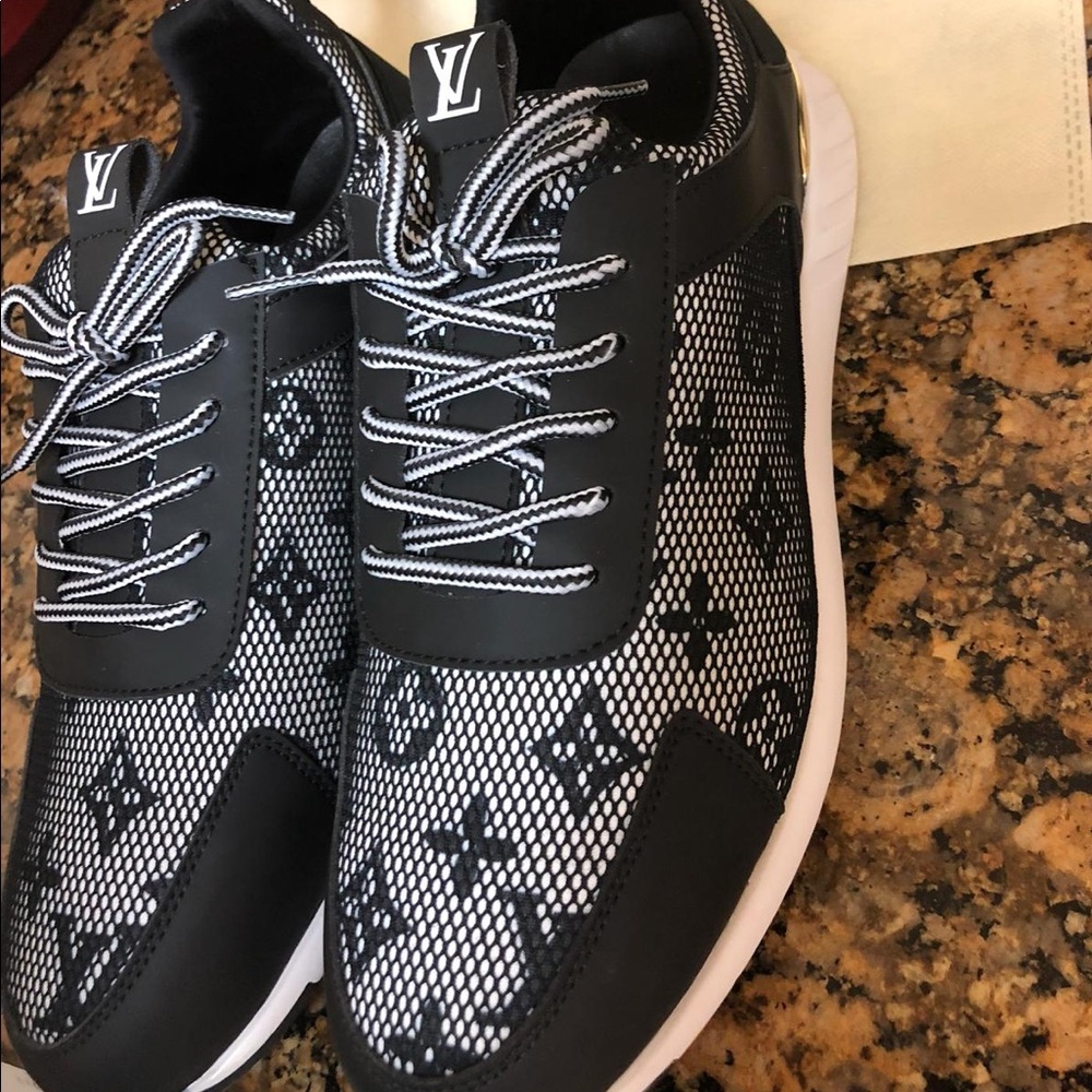 Louis Vuitton Sneakers size 10